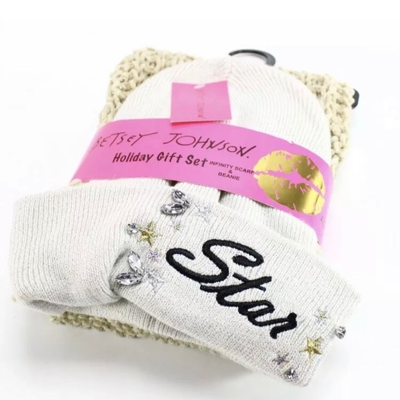 NEW Betsey Johnson Beige Jeweled Star Knit Hat & Infinity Scarf Set - Picture 8 of 8